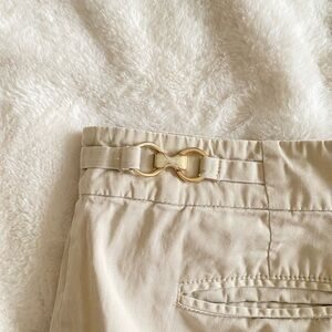 VINTAGE NEW YORK & COMPANY LOW-RISE CAPRI KHAKI WITH GOLD CHAINS
